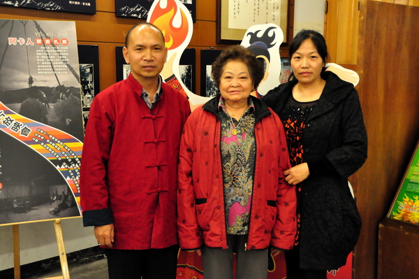傅永壽老師（左）、刀玉嬌大媽（中）與同樣來自雲南普洱的清境社區夥伴合影（ 攝影：葉瑞其 2016.10.31）